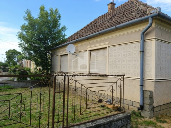 Iszkáz ingatlanok