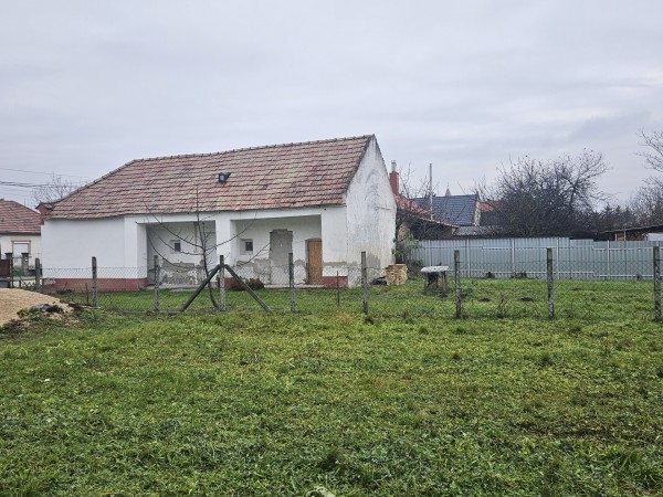 Pápadereske ingatlanok