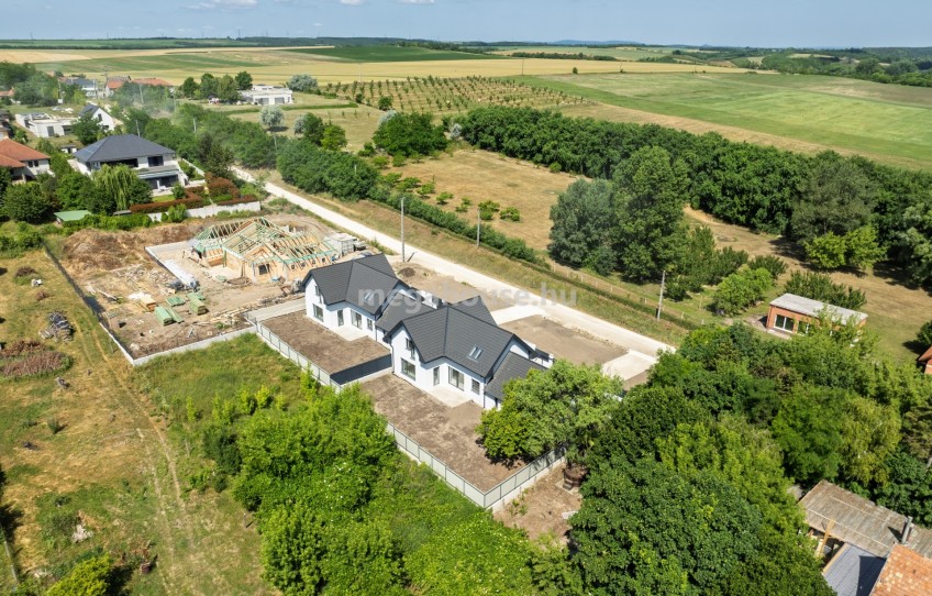 Gyúró Eladó Ház