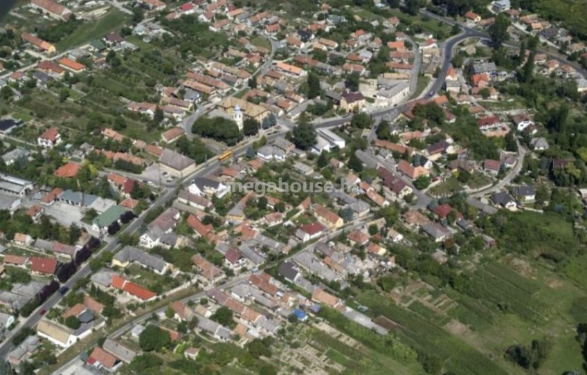 Sóskút Eladó Telek