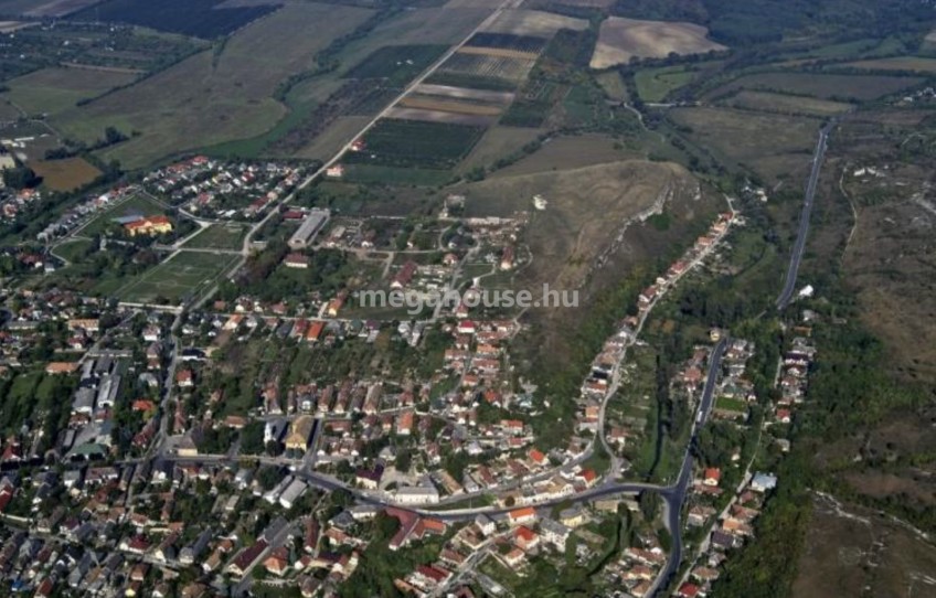 Sóskút Eladó Telek