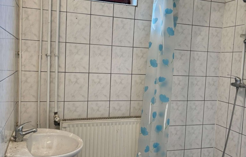 Zsáka Eladó Ipari