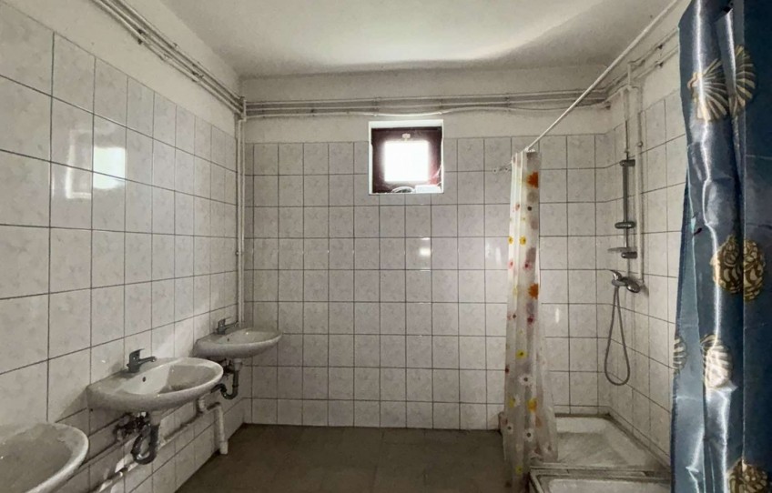 Zsáka Eladó Ipari