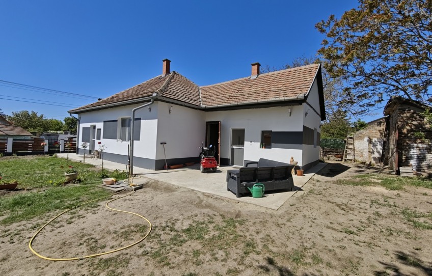 Ercsi Eladó Ház Kárpáthy Jenő utca
