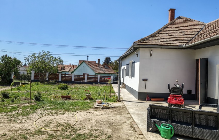 Ercsi Eladó Ház Kárpáthy Jenő utca