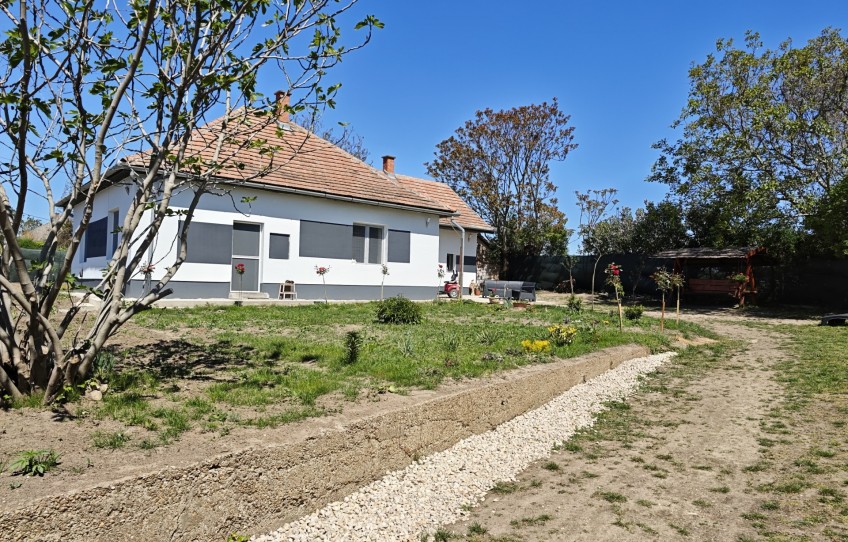 Ercsi Eladó Ház Kárpáthy Jenő utca