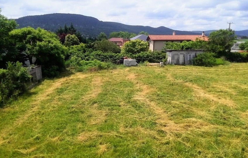 Üröm Eladó Telek