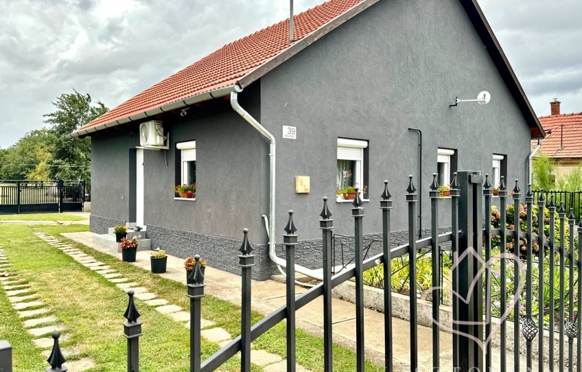Gesztely Eladó Ház Fő utca