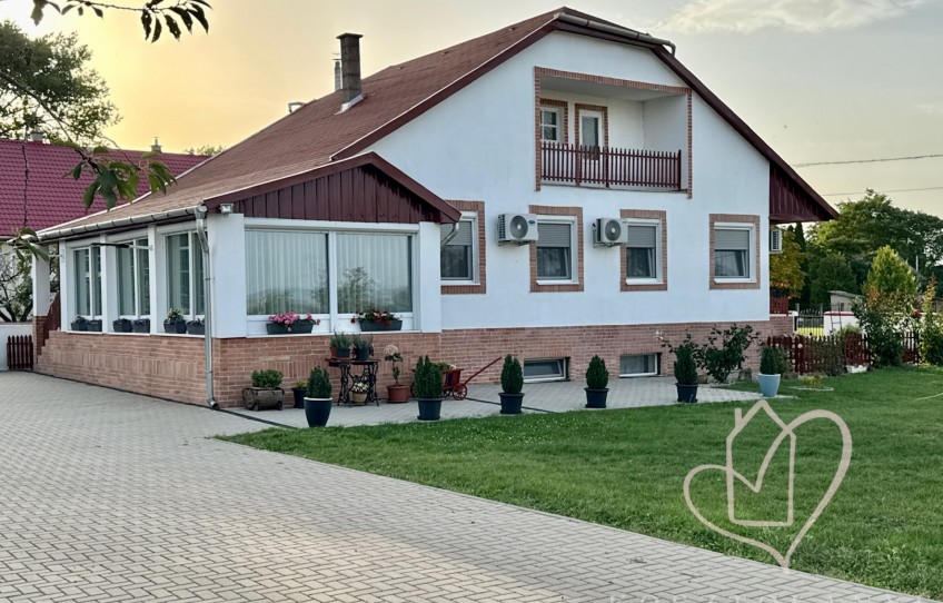 Gesztely Eladó Ház Akác