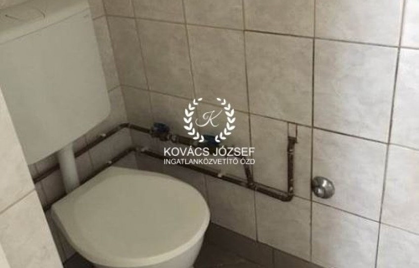 Putnok Eladó Üzlethelyiség Mátyás Király tér