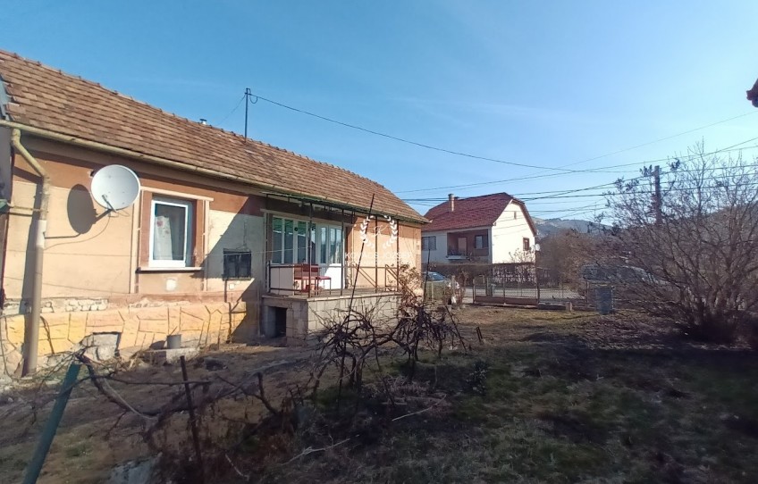 Arló Eladó Ház Mátyás Király út