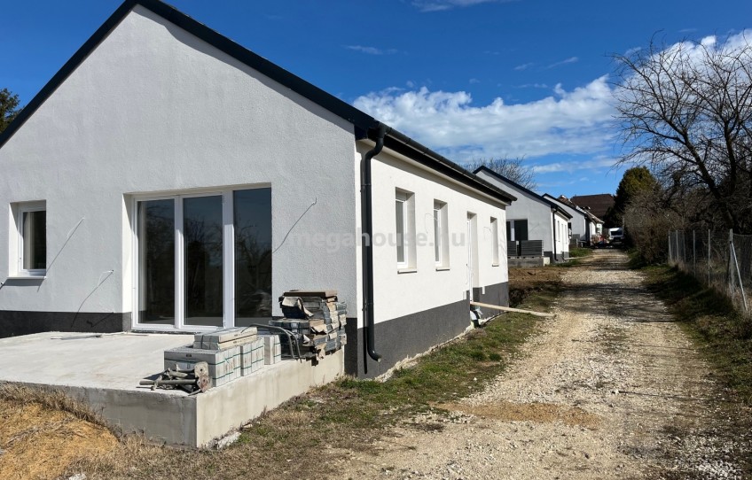 Balatonszemes Eladó Ház