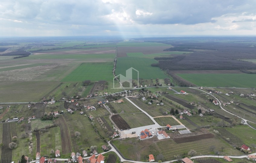 Somlójenő Eladó Telek