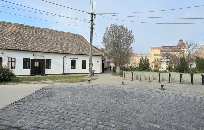 Nagykőrös Eladó Üzlethelyiség