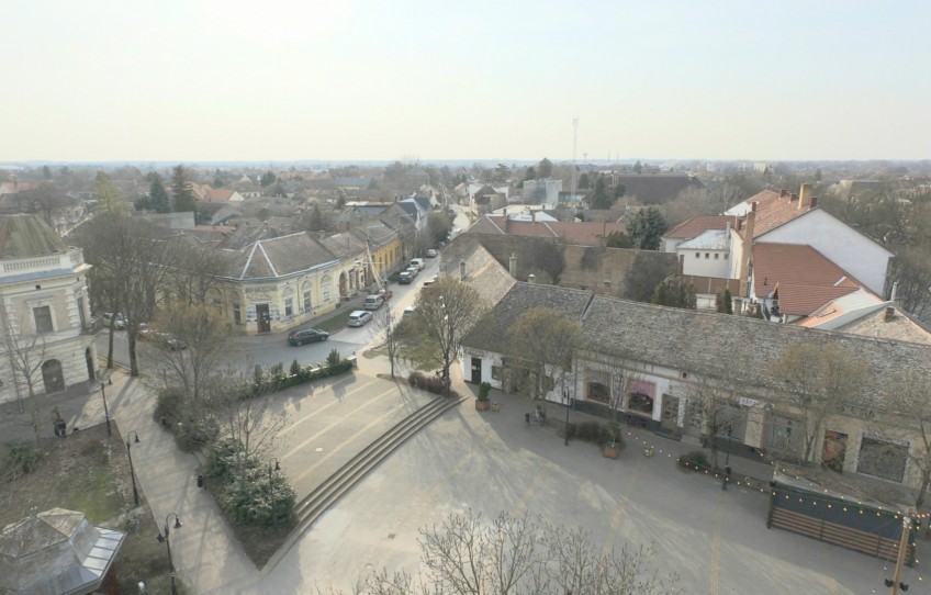 Nagykőrös Eladó Üzlethelyiség