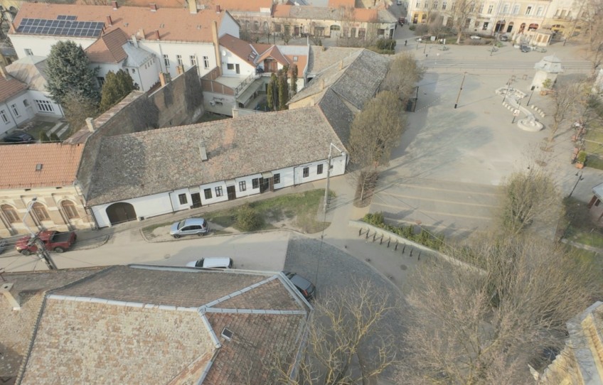 Nagykőrös Eladó Üzlethelyiség