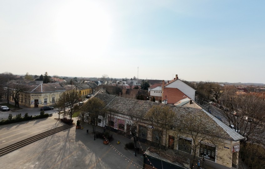Nagykőrös Eladó Üzlethelyiség