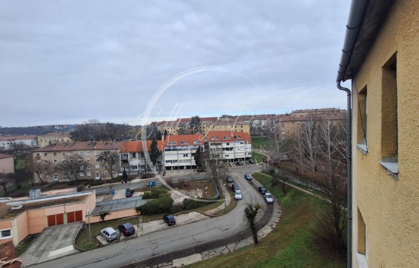 Komló Eladó Lakás