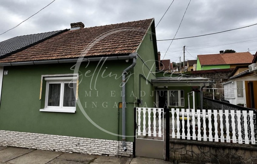 Komló Eladó Ház