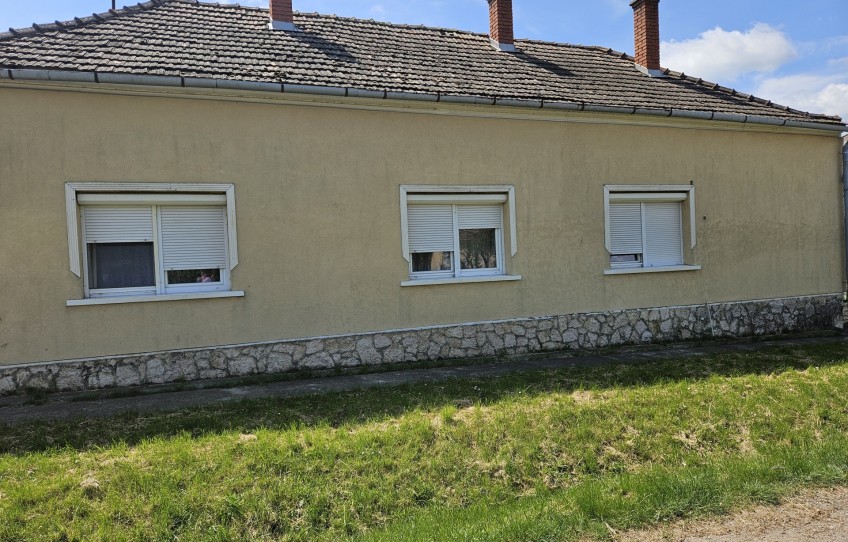 Bakonypölöske Eladó Ház
