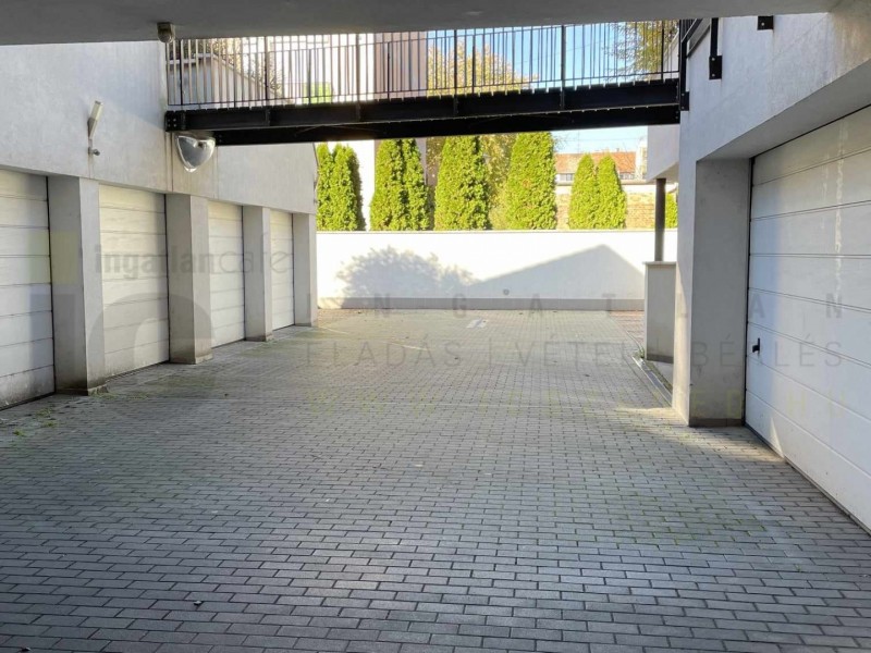 Szeged Kiadó Iroda Szentháromság utca