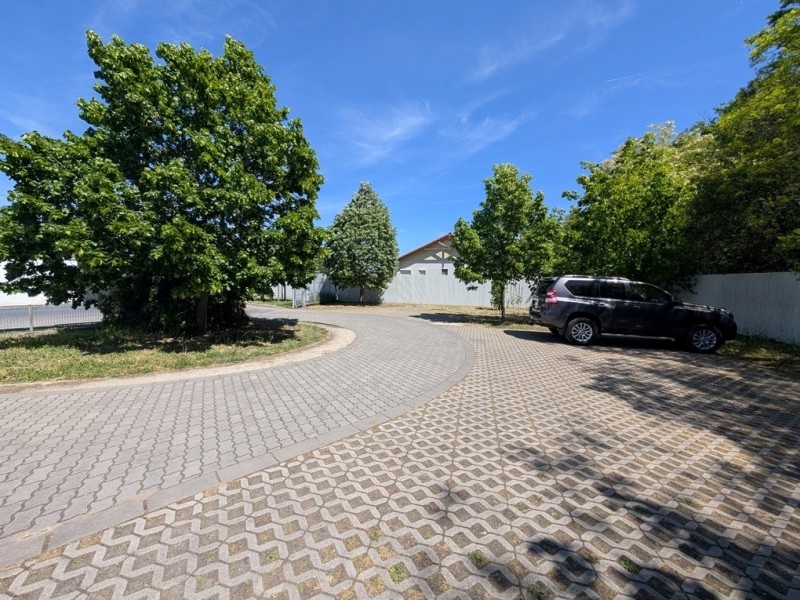 Szeged Eladó Ipari Kereskedő köz
