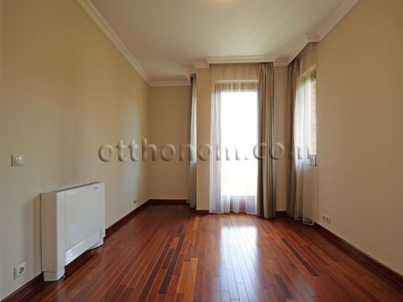 Budapest II. kerület Eladó Lakás Szeréna út