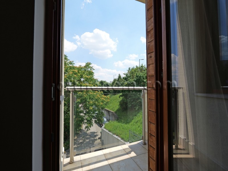 Budapest II. kerület Eladó Lakás Szeréna út